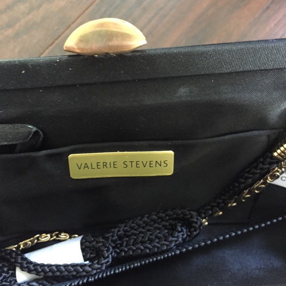 Gold embroidered Clutch w/ Crossbody option - Picture 3 of 3